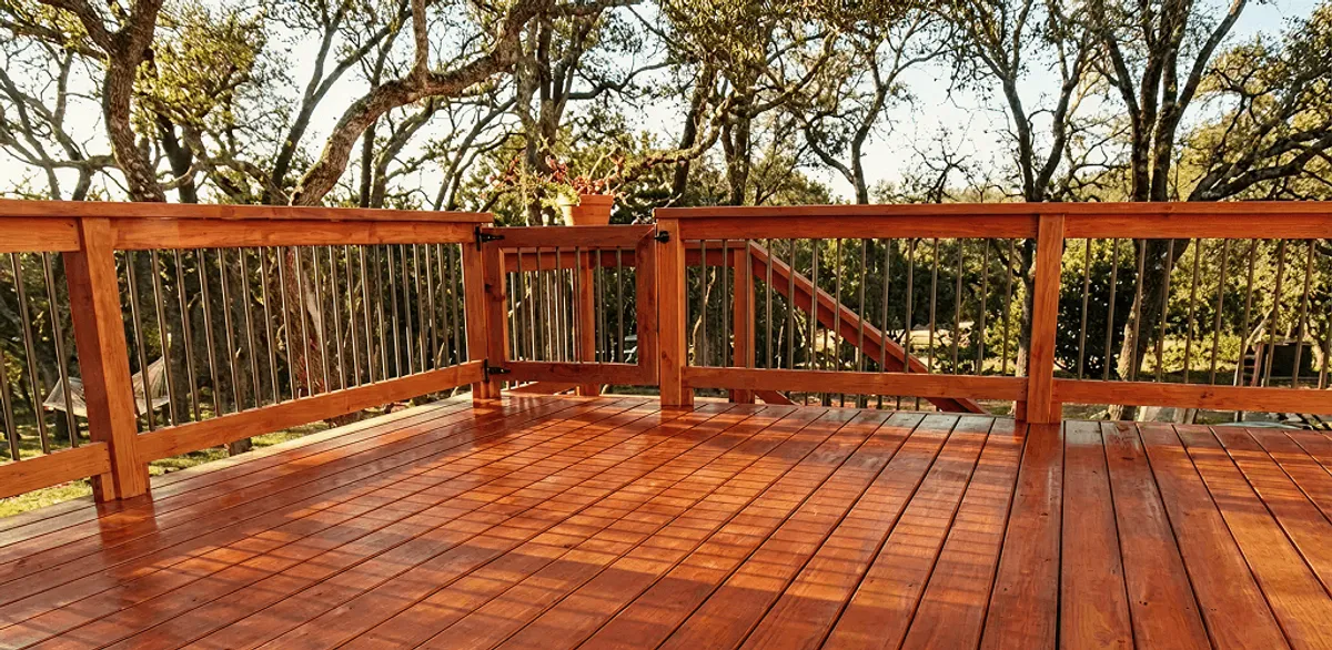 Deck sealing results with a freshly sealed wood deck in Honolulu, HI